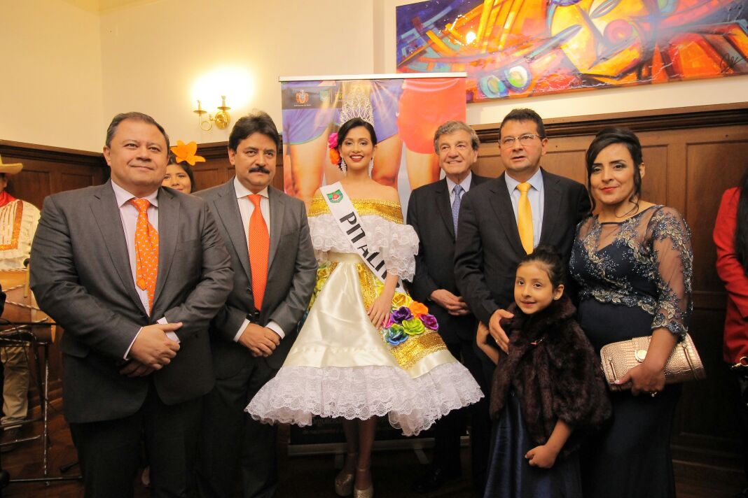 Héctor Javier Osorio Botello, Gobernador del Huila; Carlos Julio González Villa, Senador Jorge Eduardo Gechém, Alcalde de Pitalito; Miguel Antonio Rico Ricón y su familia.